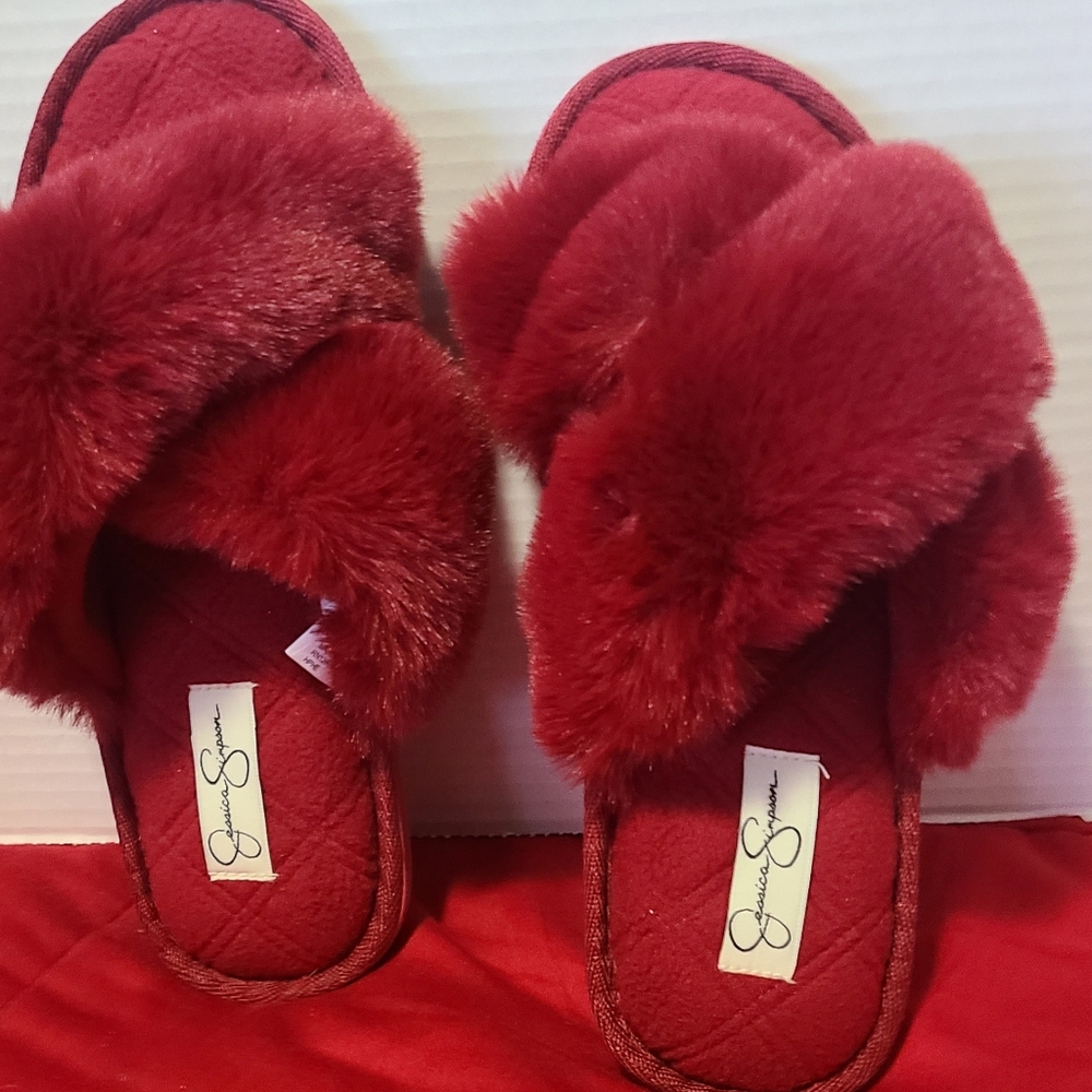 JESSICA SIMPSON SUPER SOFT SLIPPERS SIZE LARGE 8/9
